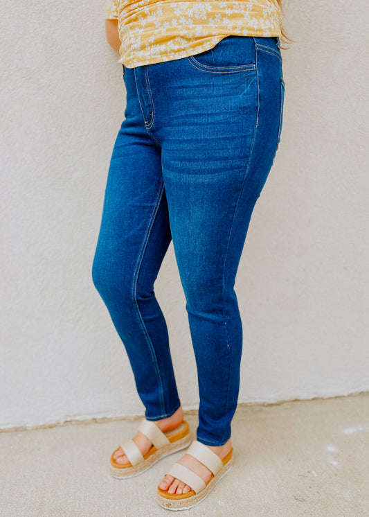 Curvy Amber Mid Rise Skinny