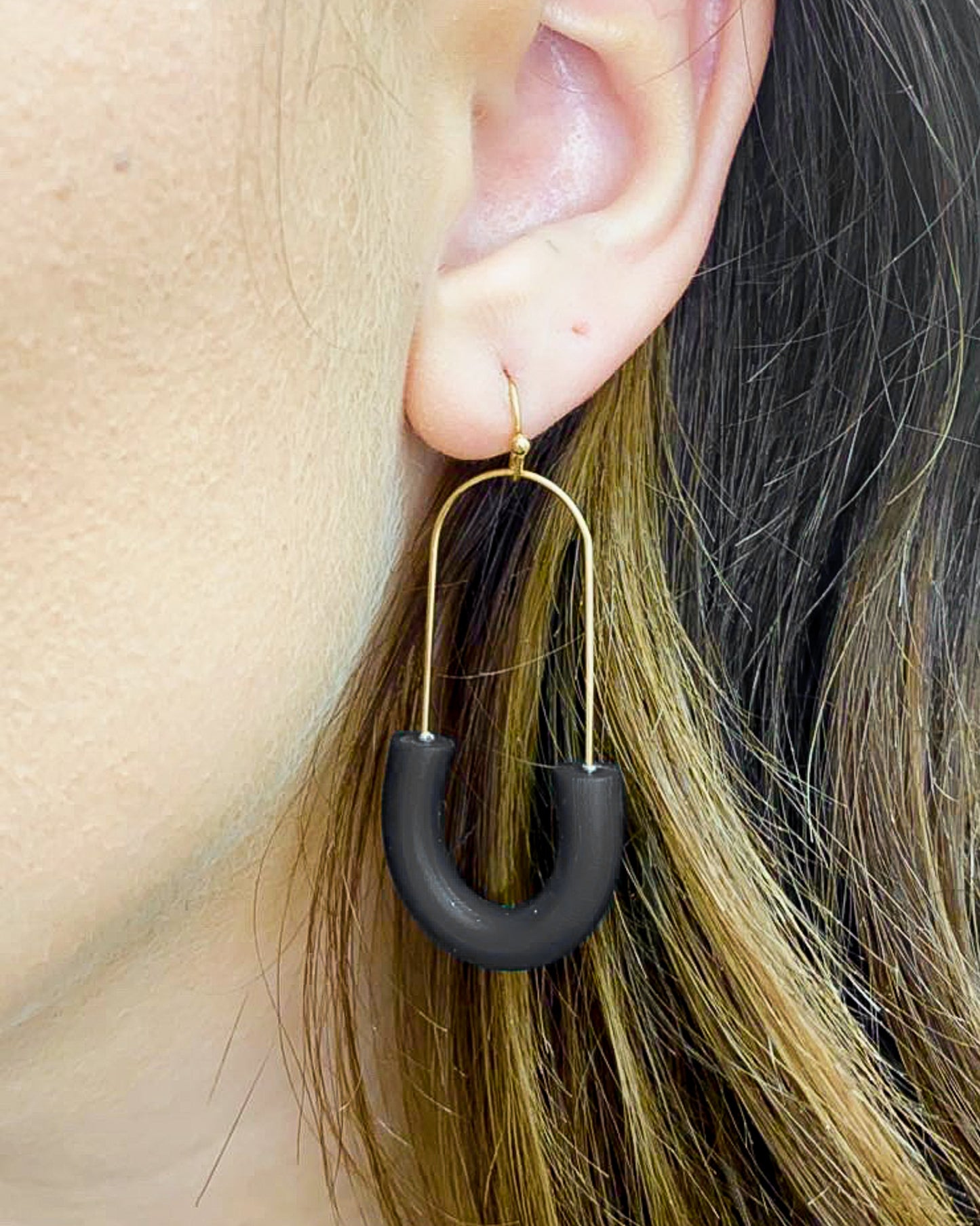 Half Oval Clay Earrings - Black