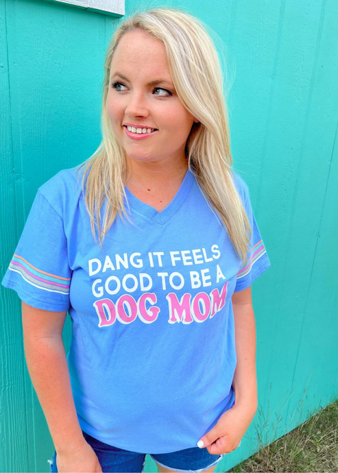 JadelynnBrooke: Feels Good To Be A Dog Mom T-Shirt